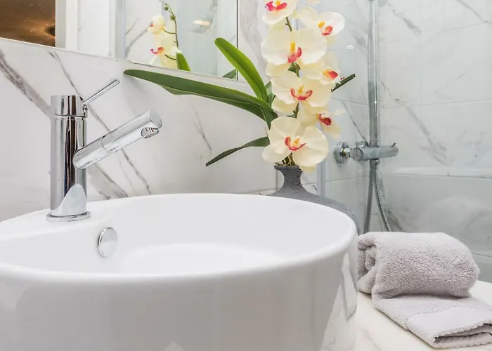 Апартаменты Brand New And Cozy Alfama Experience *