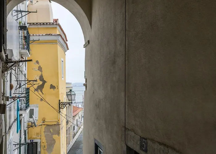 Апартаменты Brand New And Cozy Alfama Experience